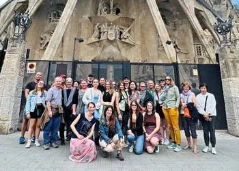 Tour around Sagrada Familia neighbourhood