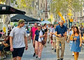 Tour around Sagrada Familia neighbourhood